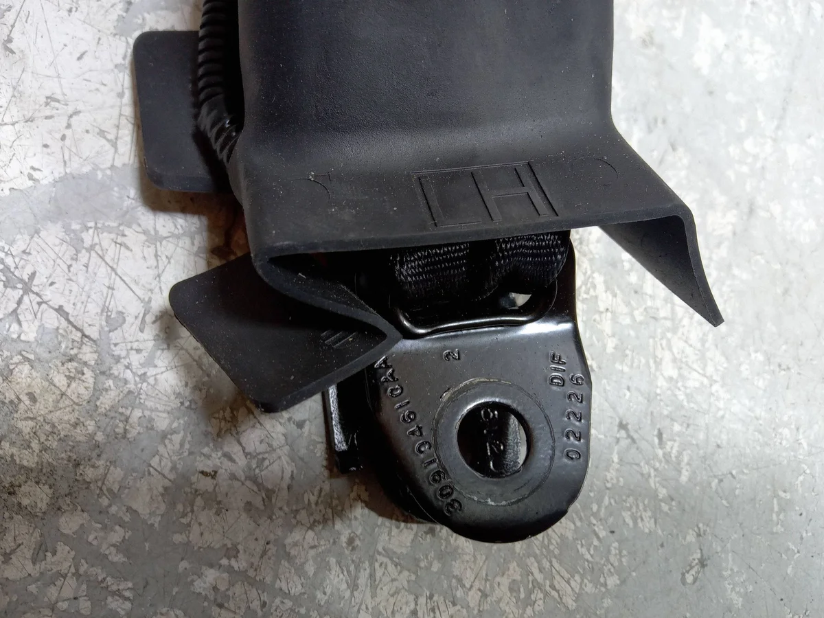Turvavyön kiinnike Toyota Yaris IV XP210 OEM TOY13356 image 3