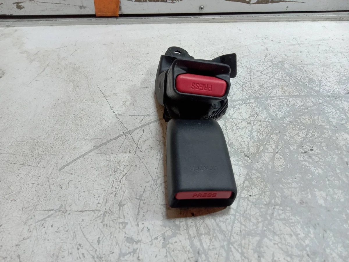 Mazda 2 XP21 Takaturvavyön kiinnike TOY13357