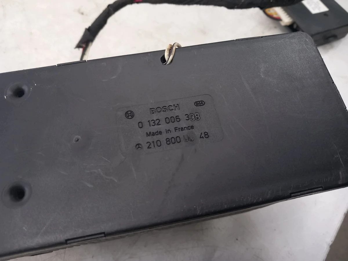 Mercedes-Benz W210 Central Locking Pump OEM 2108000048