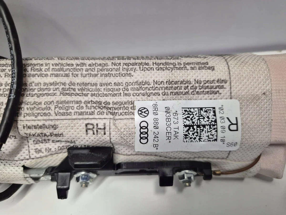 Istuintyyny Audi Q5 8R 8R0880242B