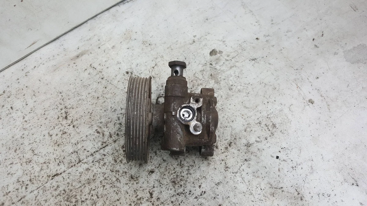 Servostyrningspump VW T5 1.9 TDI AYC3492 image 3