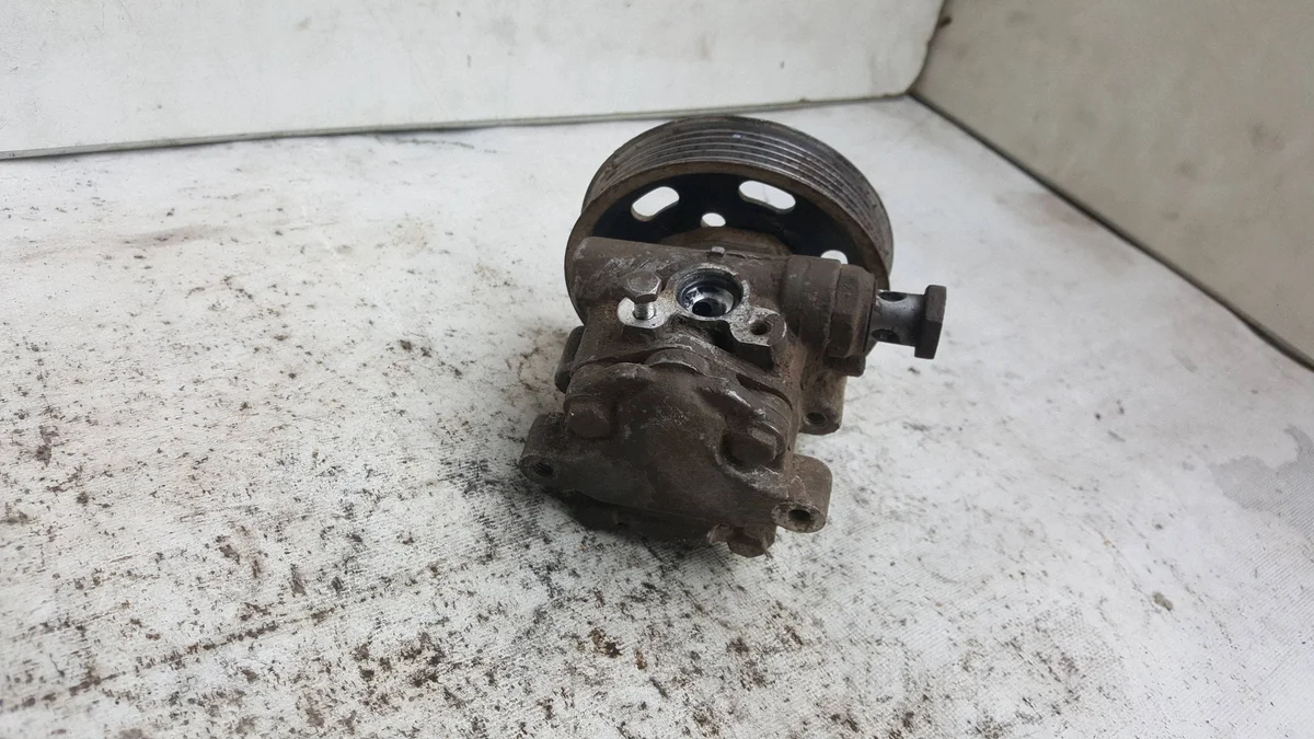 Servostyrningspump VW T5 1.9 TDI AYC3492 image 4