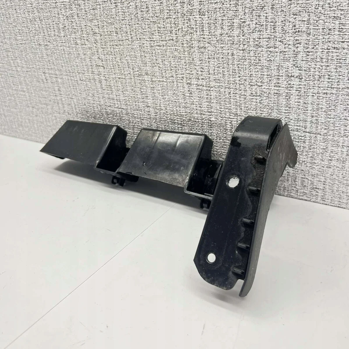 Mercedes S-Class Sill Bracket A2176920100 image 3