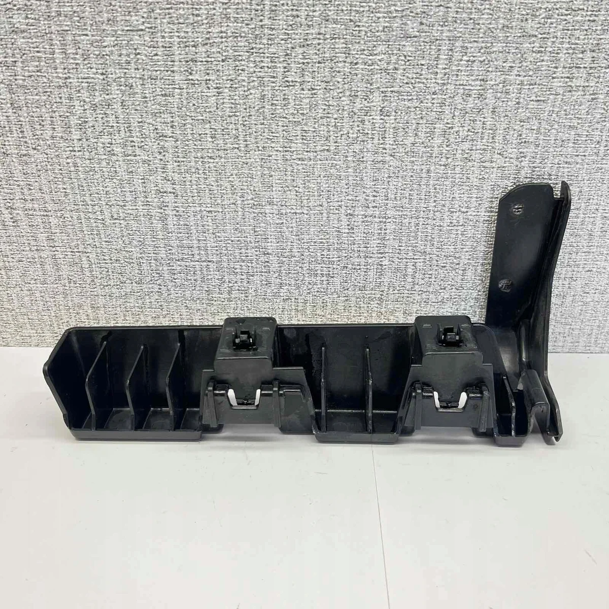Mercedes S-Class Sill Bracket A2176920100 image 4