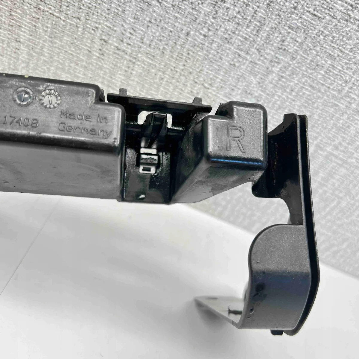 Mercedes S-Class Sill Bracket A2176920100 image 6