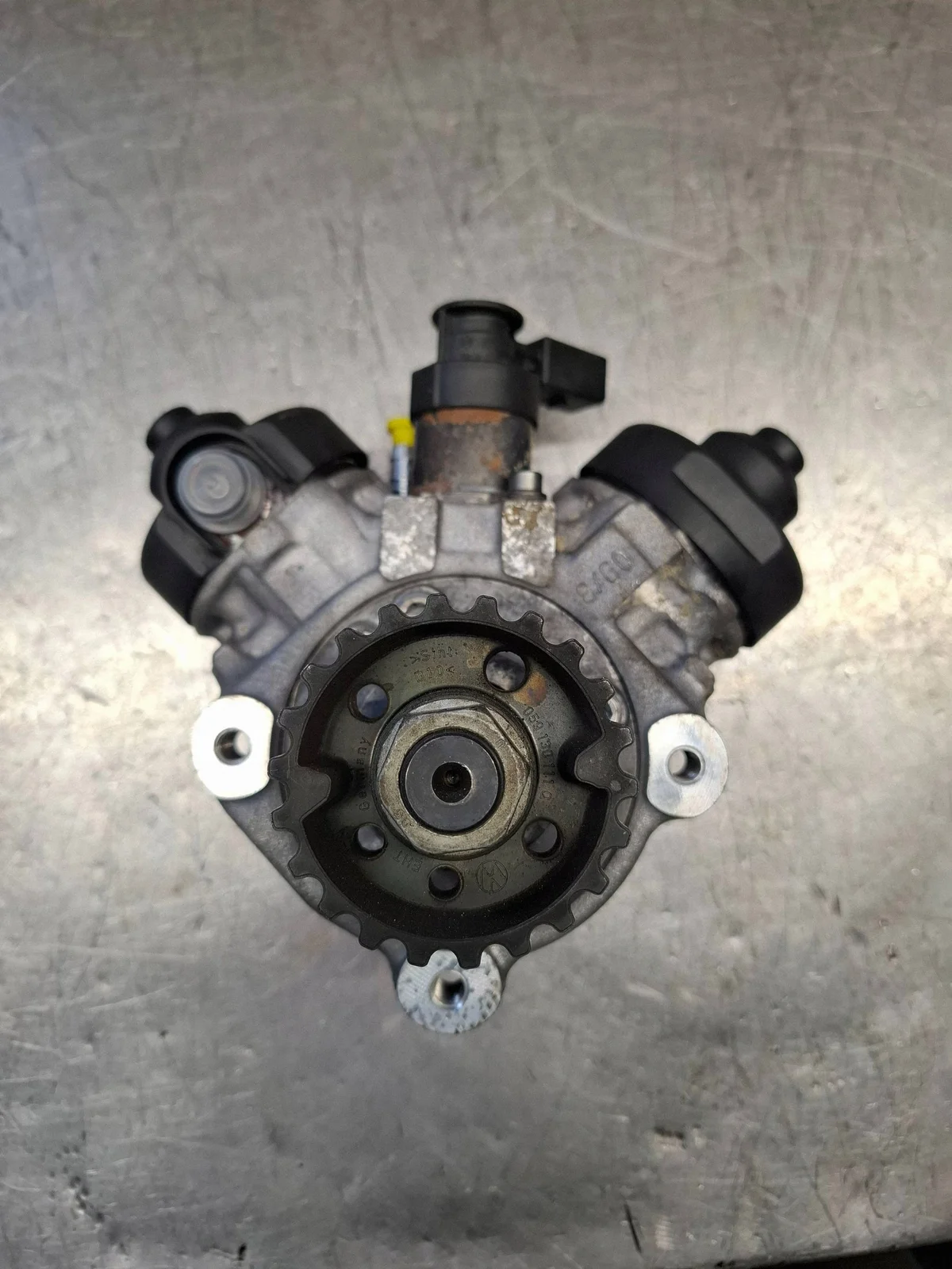 Polttoainepumppu Audi A6 C6 2.7 TDI 059130755BK image 8