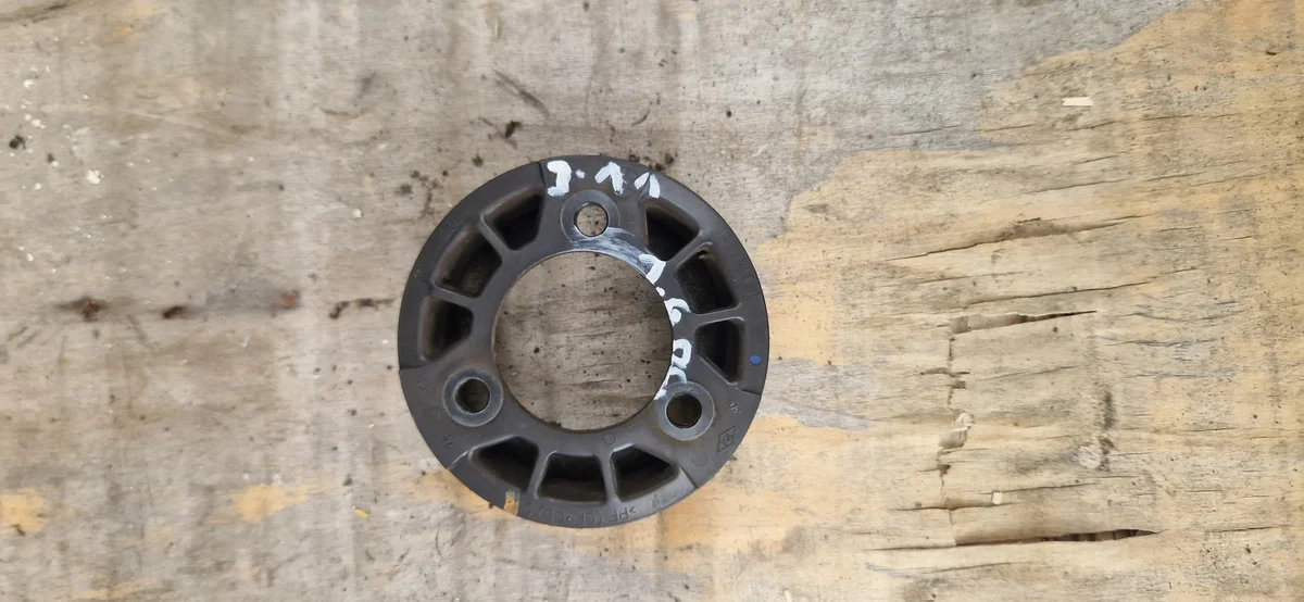 Vesipumpun hihnapyörä Nissan Qashqai J11 1.6 DCI 210511238R