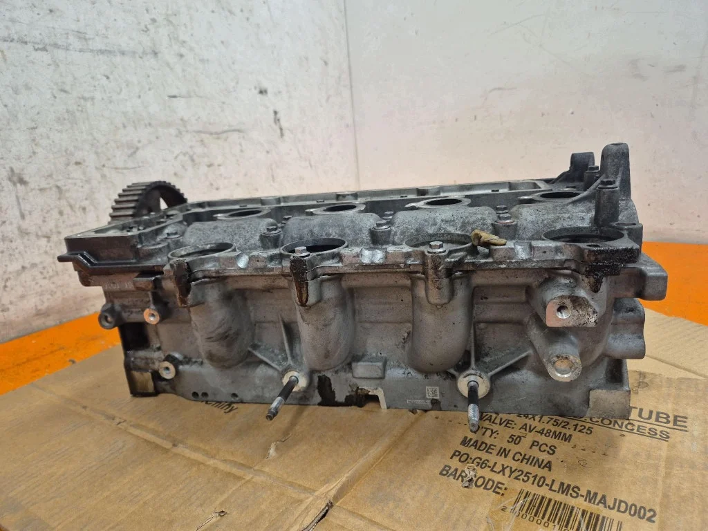 Ford Kuga DM2 Moottorin sylinterikansi image 6