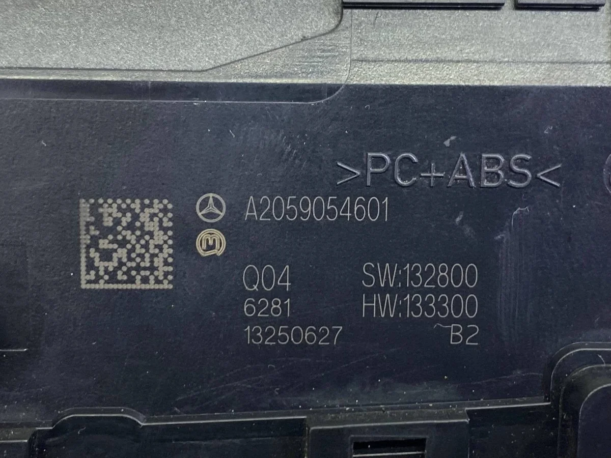 Mercedes C-sarja W205 radio/navi-paneeli A2059054601
