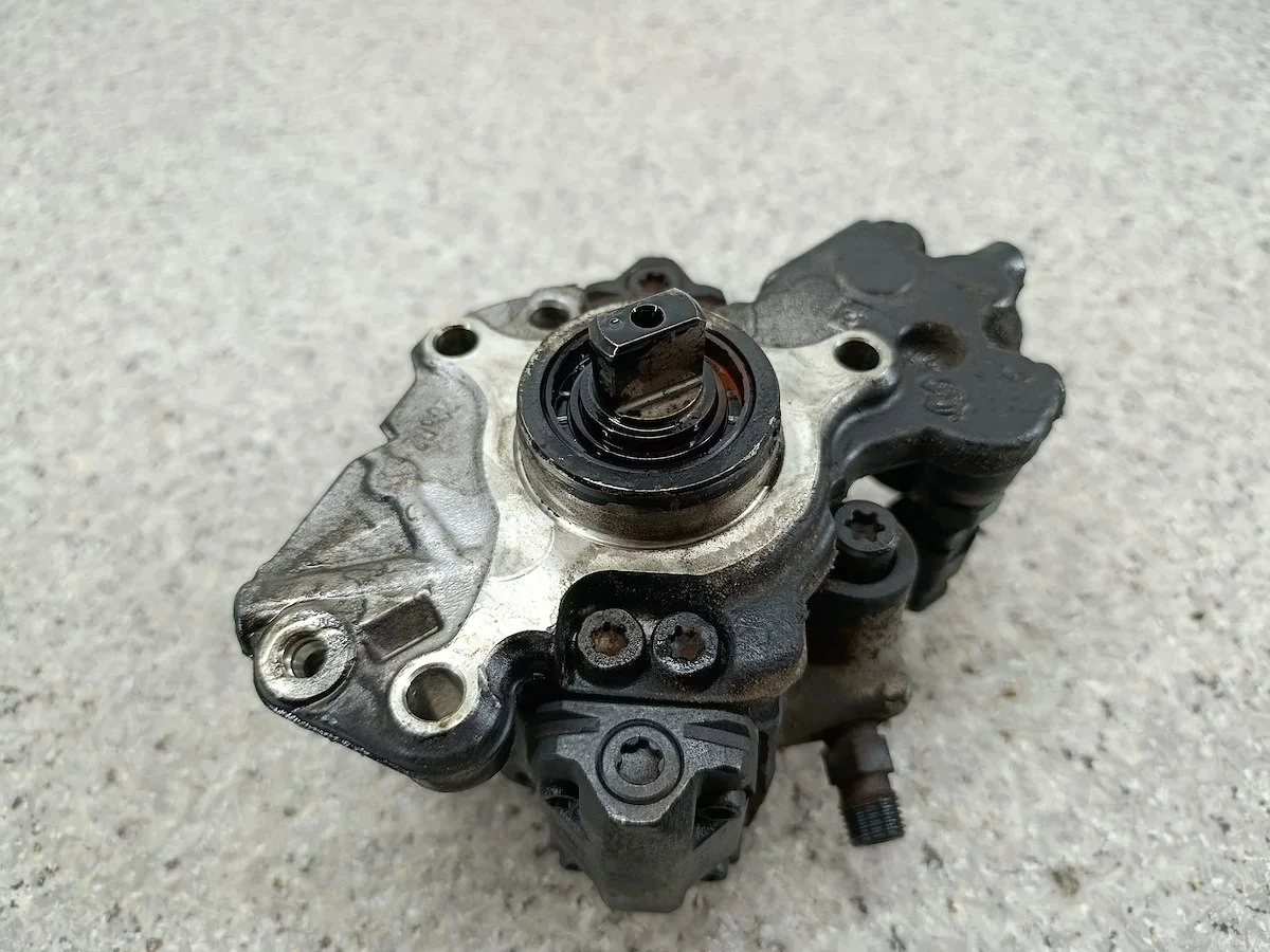 Polttoainepumppu Peugeot 508 9687959180 Delphi