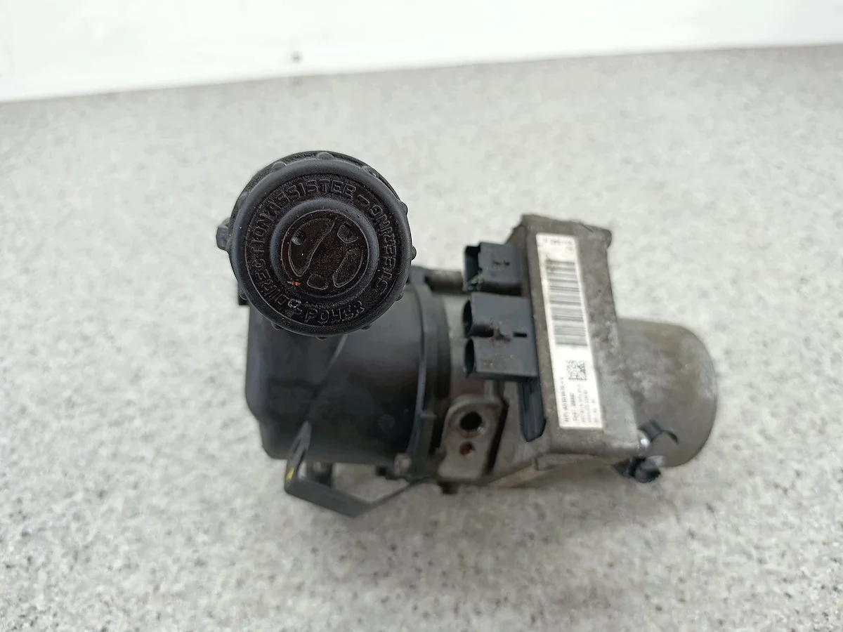 Ohjaustehostimen pumppu Peugeot 508 9676154280
