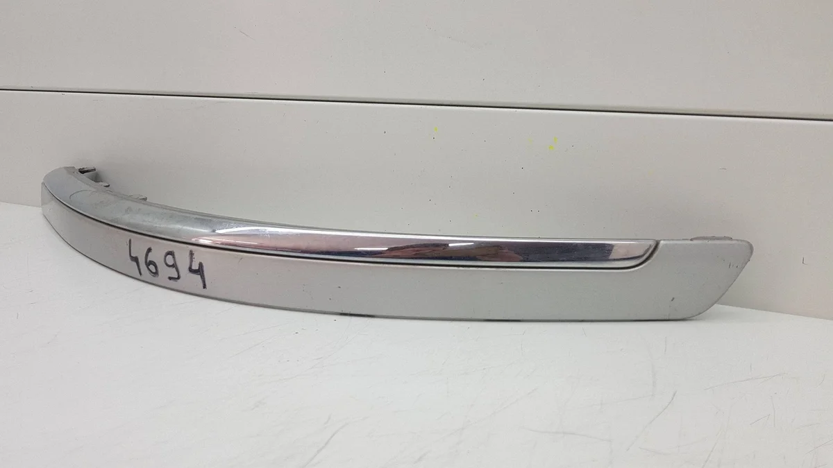 Puskurin koristelista Volvo V70 08693593 image 3