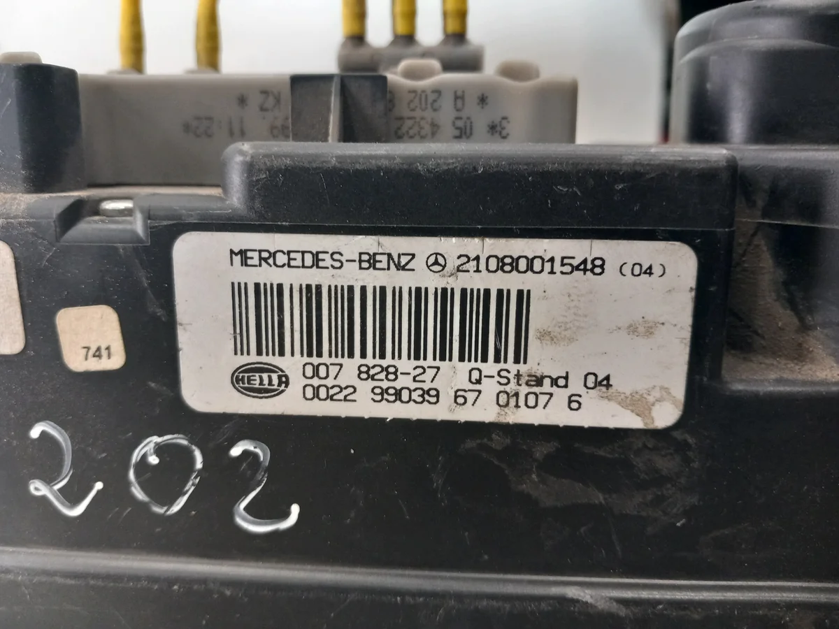 Mercedes-Benz W202 Pumpe Zentralverriegelung 2108001548 image 4