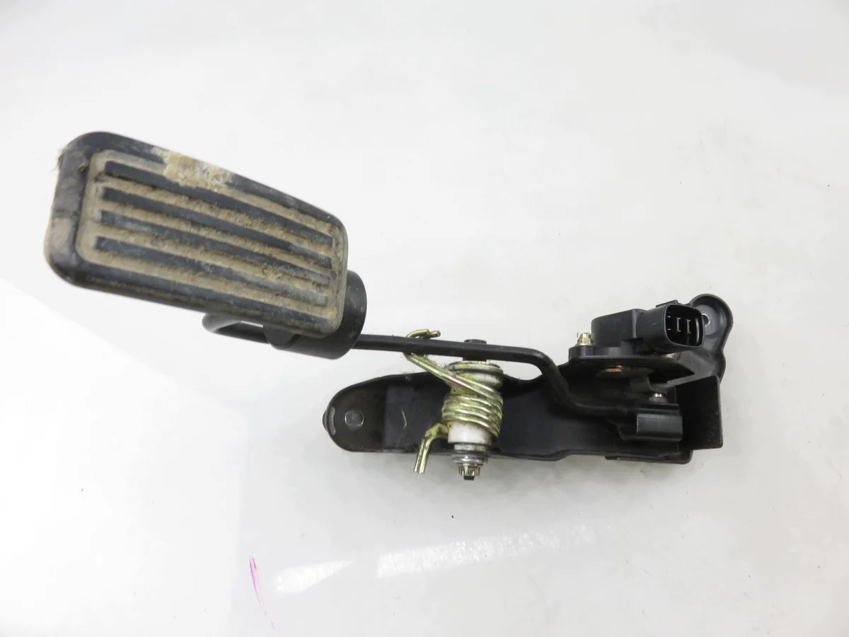 Kaasupolkimen potentiometri Toyota RAV 4 II 1CD-FTV M1136364-8928133010