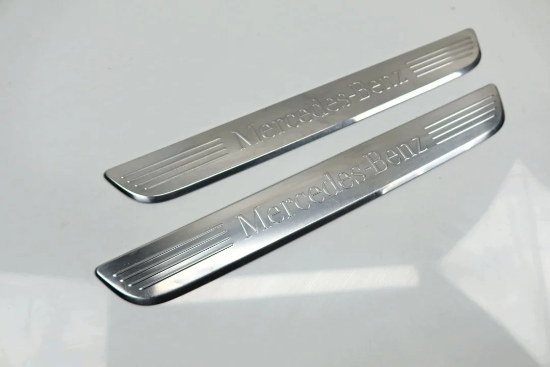 Friso Cromado Mercedes W205 2056800035-1IA