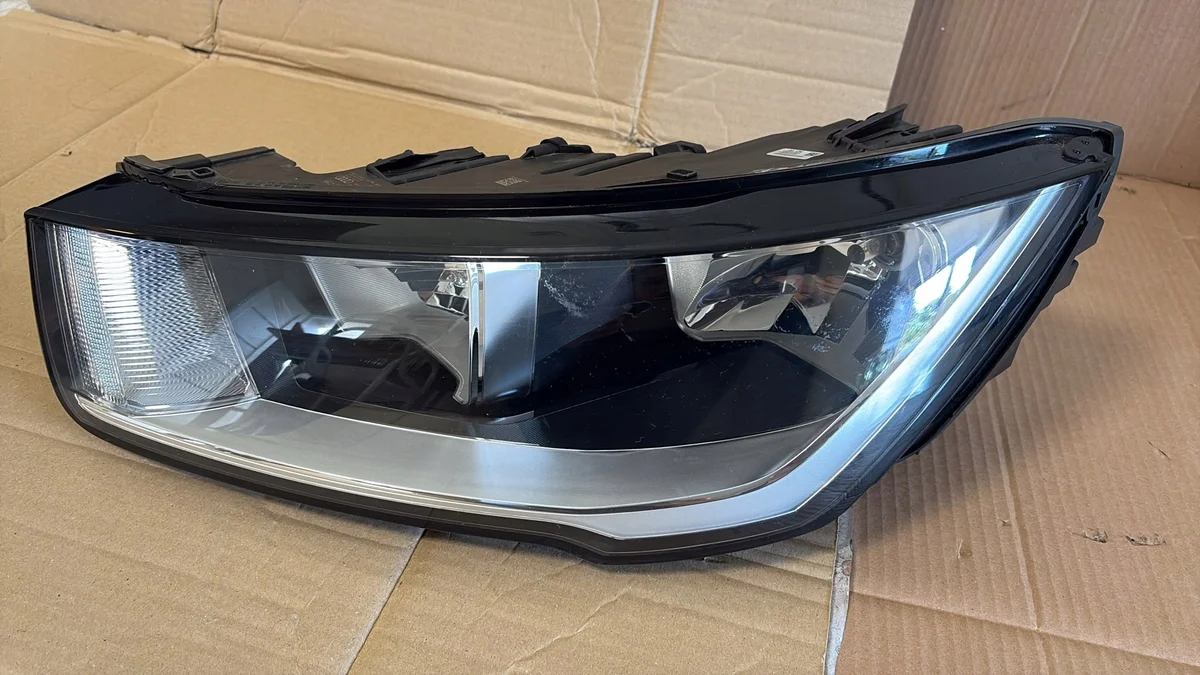Linker koplamp Audi A1 8XA 8XA941003