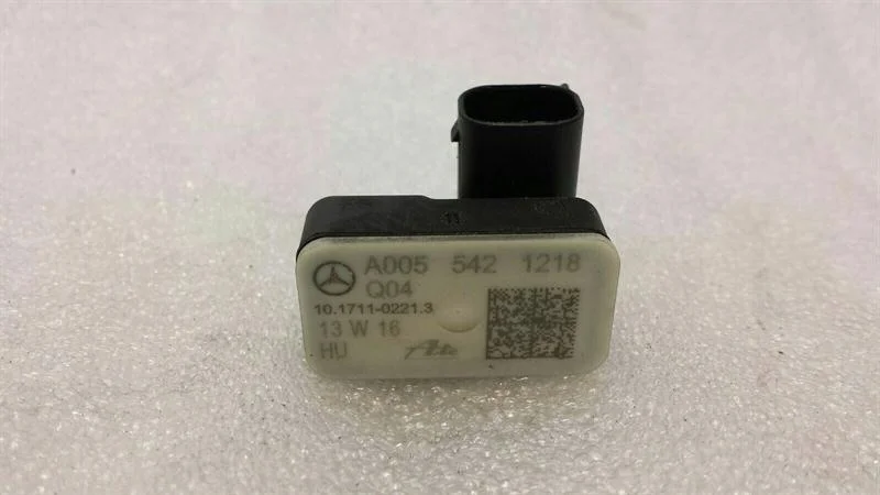 Mercedes E W212 W218 W221 Stoßfänger Sensor A0055421218 image 3