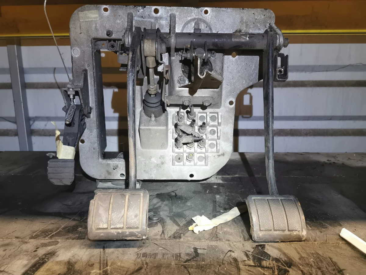 Base de pedales Volvo FM7 1062051 Original