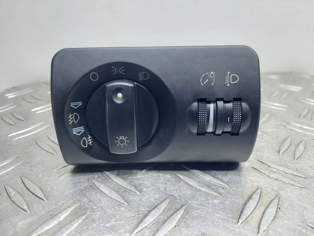 Valokatkaisin Audi A3 8L 8L1941531J