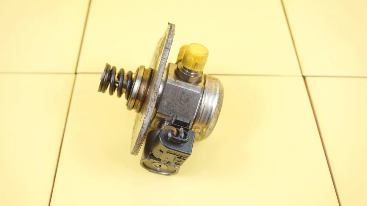 BMW polttoainepumppu 7562473 33SP122POMPA7562473