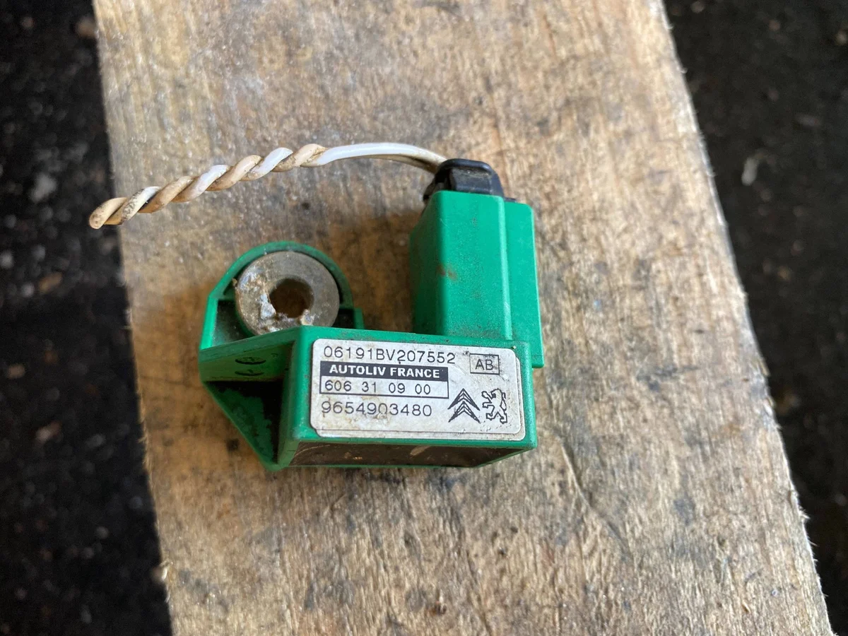 Airbag sensor Citroen C4 Picasso 9654903480