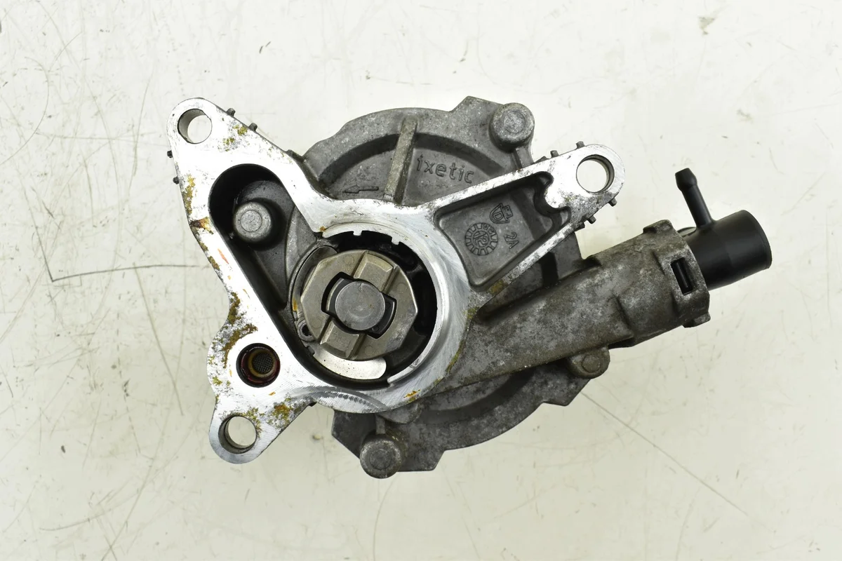 Jarrupumppu Renault Trafic II 2.0 dCi 146502570R