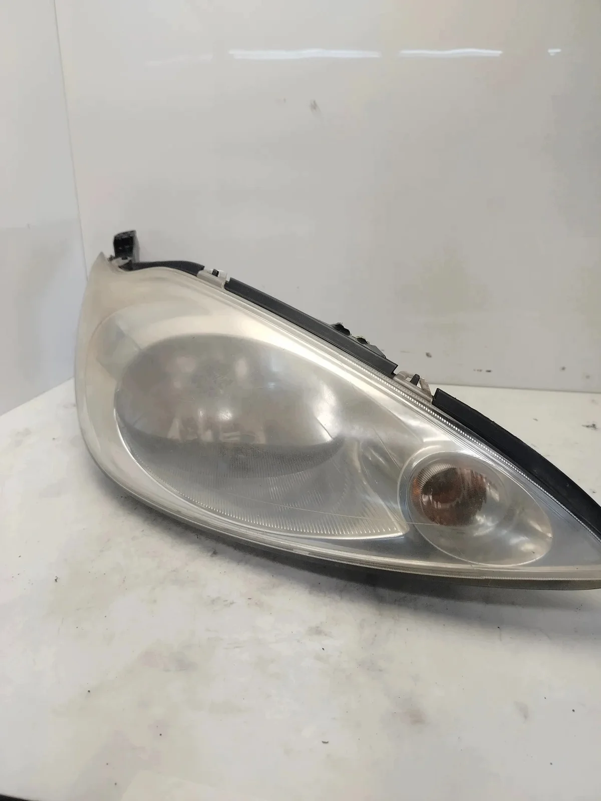 Faro delantero Ford Ka MK2 46R11 derecho delantero
