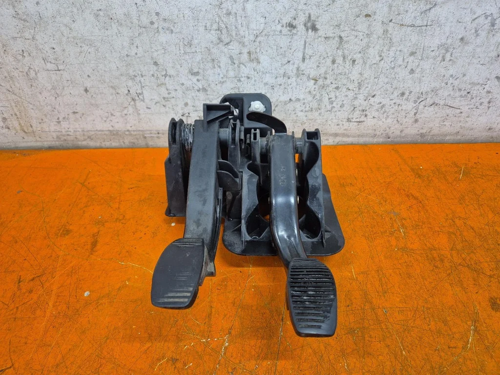Clutch and Brake Pedal Fiat Panda II