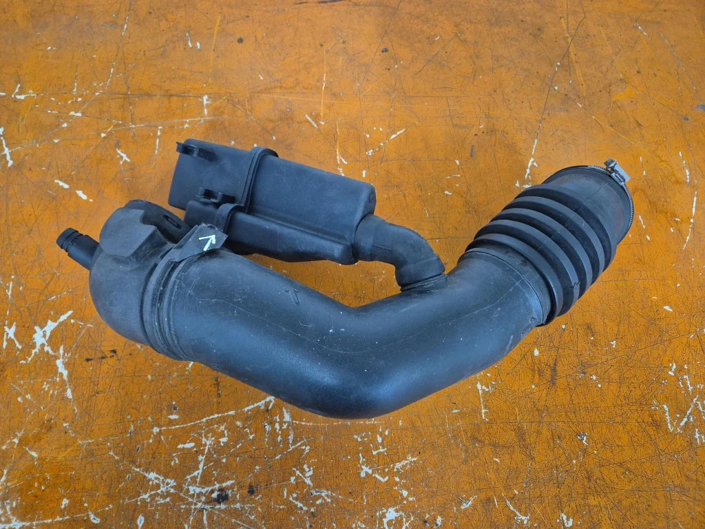 Ilmanotto putki Mercedes CLK C208 A1121410004
