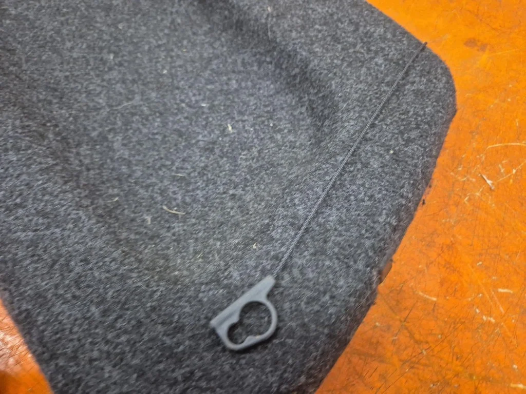 Opel Corsa D plage arrière coffre image 3