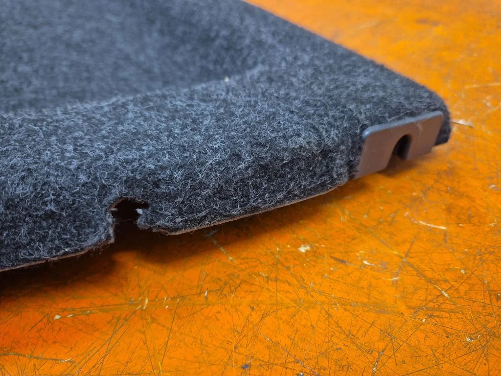 Opel Corsa D plage arrière coffre image 4