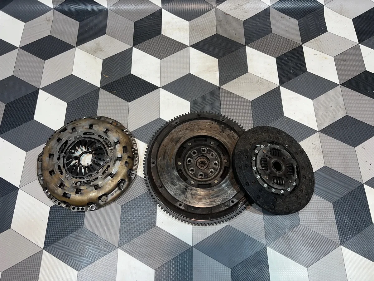 Dual Mass Flywheel Land Rover Discovery III 2.7 TDV6 DYM5685