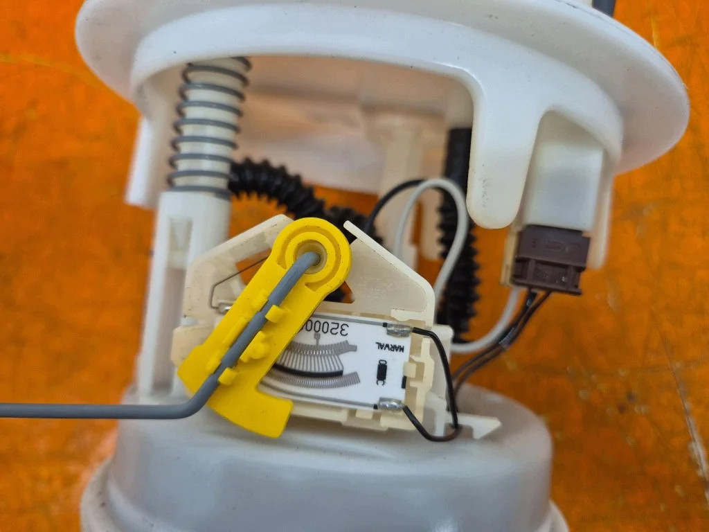 Peugeot 206 Plus Kraftstoffpumpe image 4