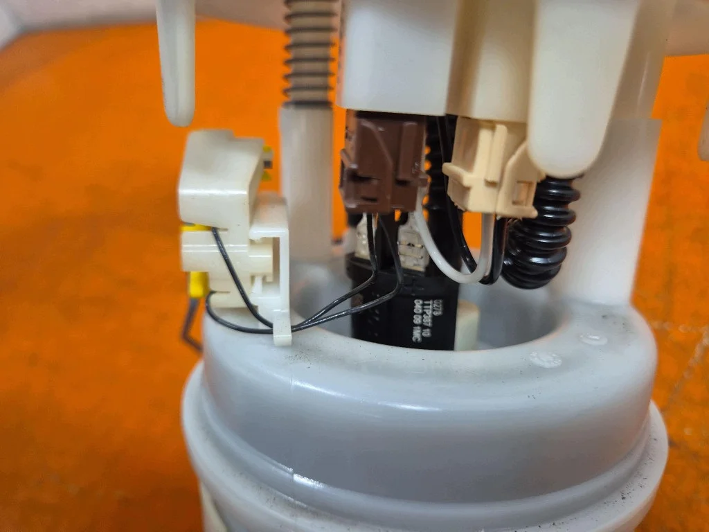 Peugeot 206 Plus Kraftstoffpumpe image 5