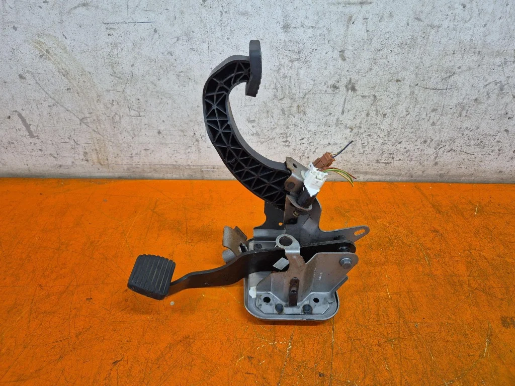 Pedaal Peugeot 206 Plus II
