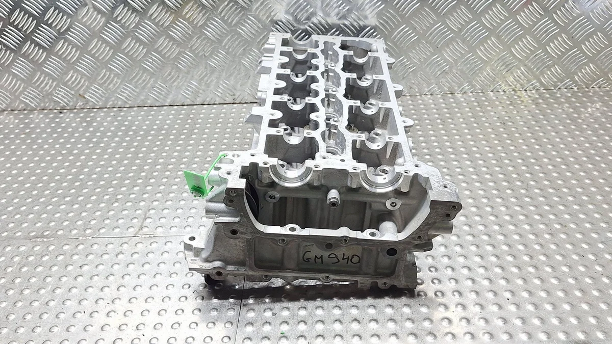 Testata motore Mercedes S27718940