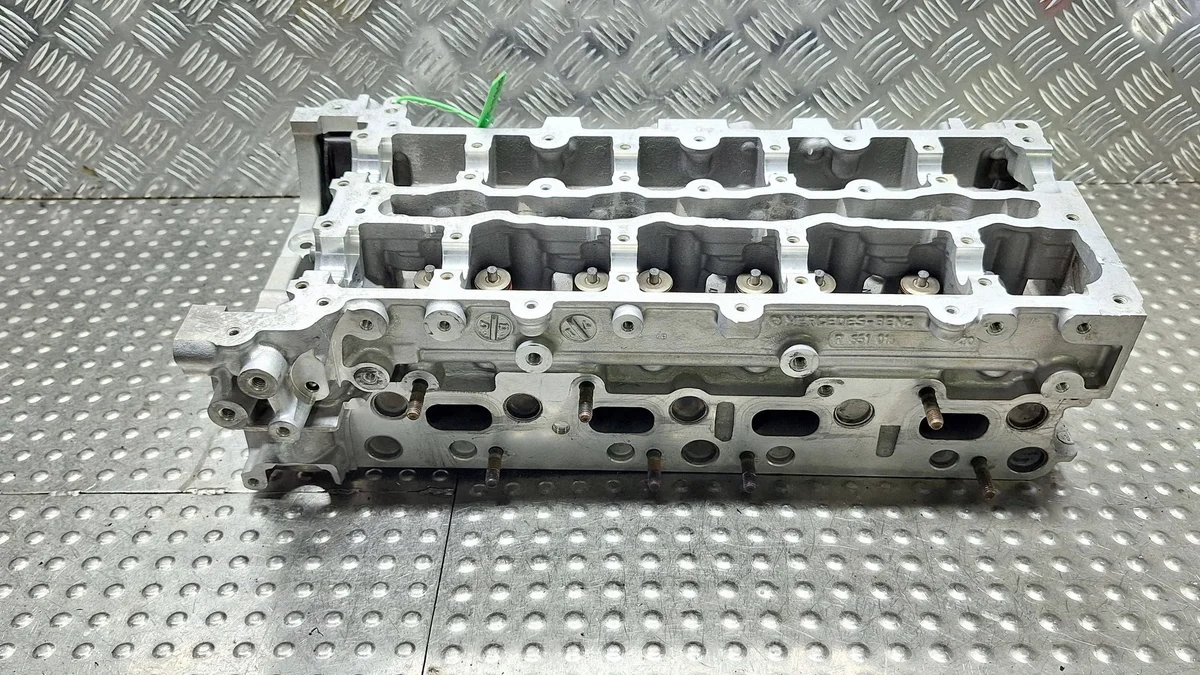 Moottorin sylinterikansi Mercedes 2.2 CDI S27718940