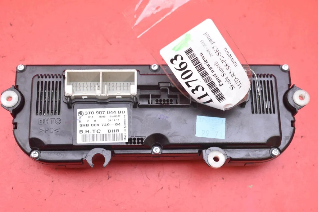 Ilmastoinnin ohjauspaneeli Skoda Superb 3T0907044BD