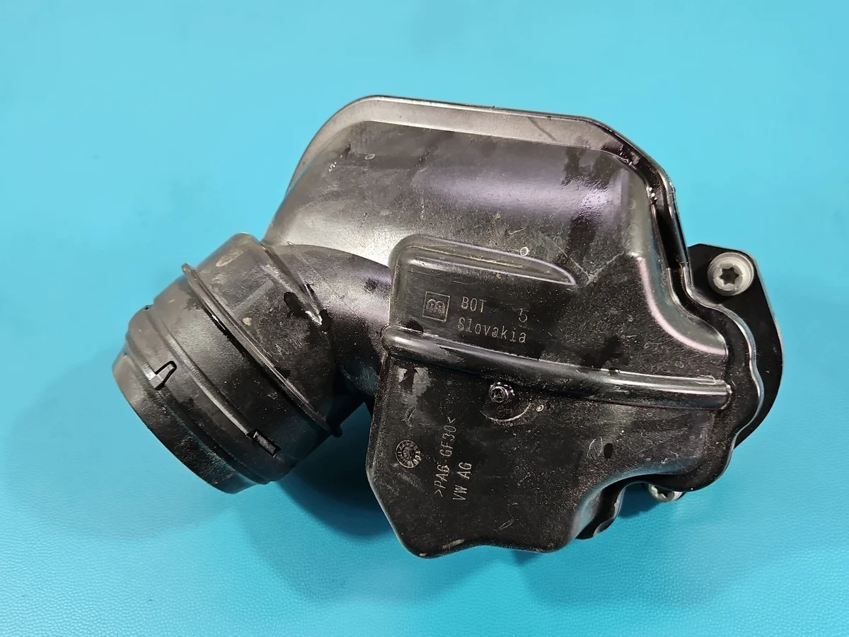 Luchtinlaatslang VW Passat B9 1.5 TSI 05E129654R