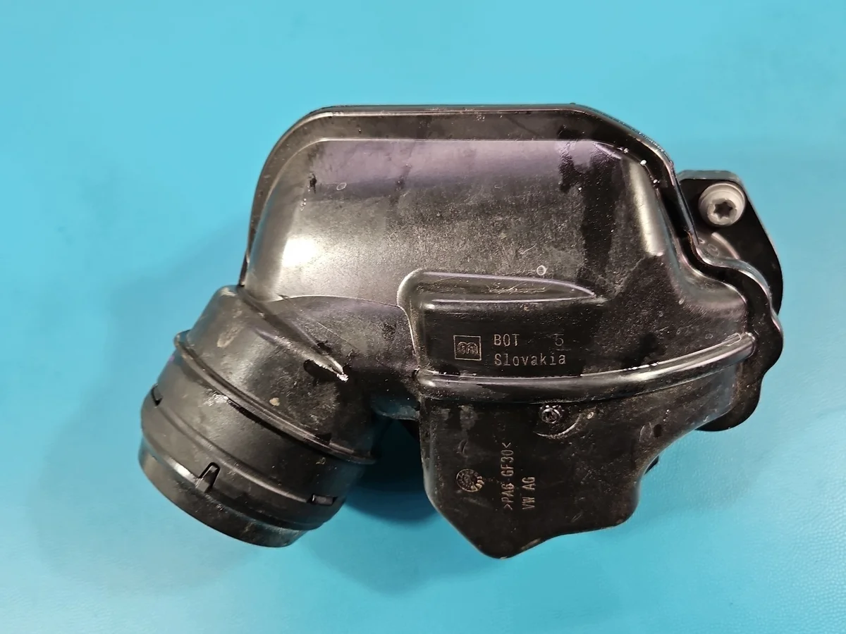 VW Passat B9 1.5 TSI ilmanotto putki 05E129654R