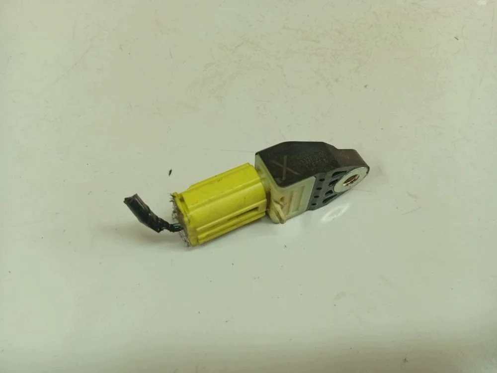 Subaru XV Airbag-Sensor 98237FJ000 image 3