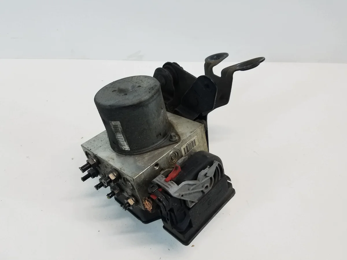 ABS pomp VW Passat B7 2.0 TDI POMB7FHUPARTS56755555