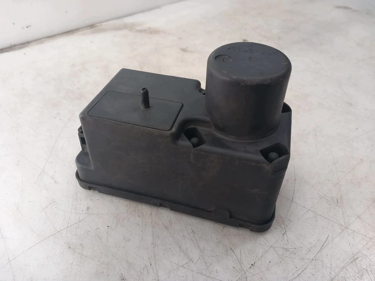 Volkswagen Golf Central Locking Pump 1H0962257C image 3