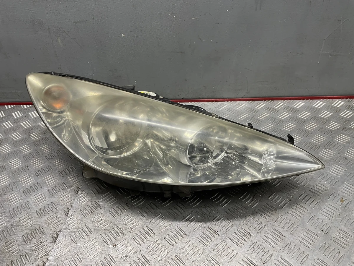 Peugeot 308 T7 ajovalojen etuosa oikea 567546756756756