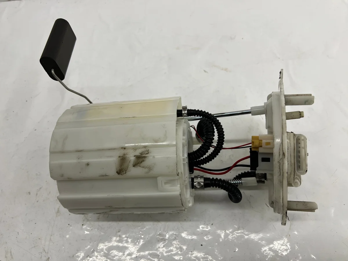 Mercedes-Benz W176 A-Klasse Kraftstoffpumpe A2464700994