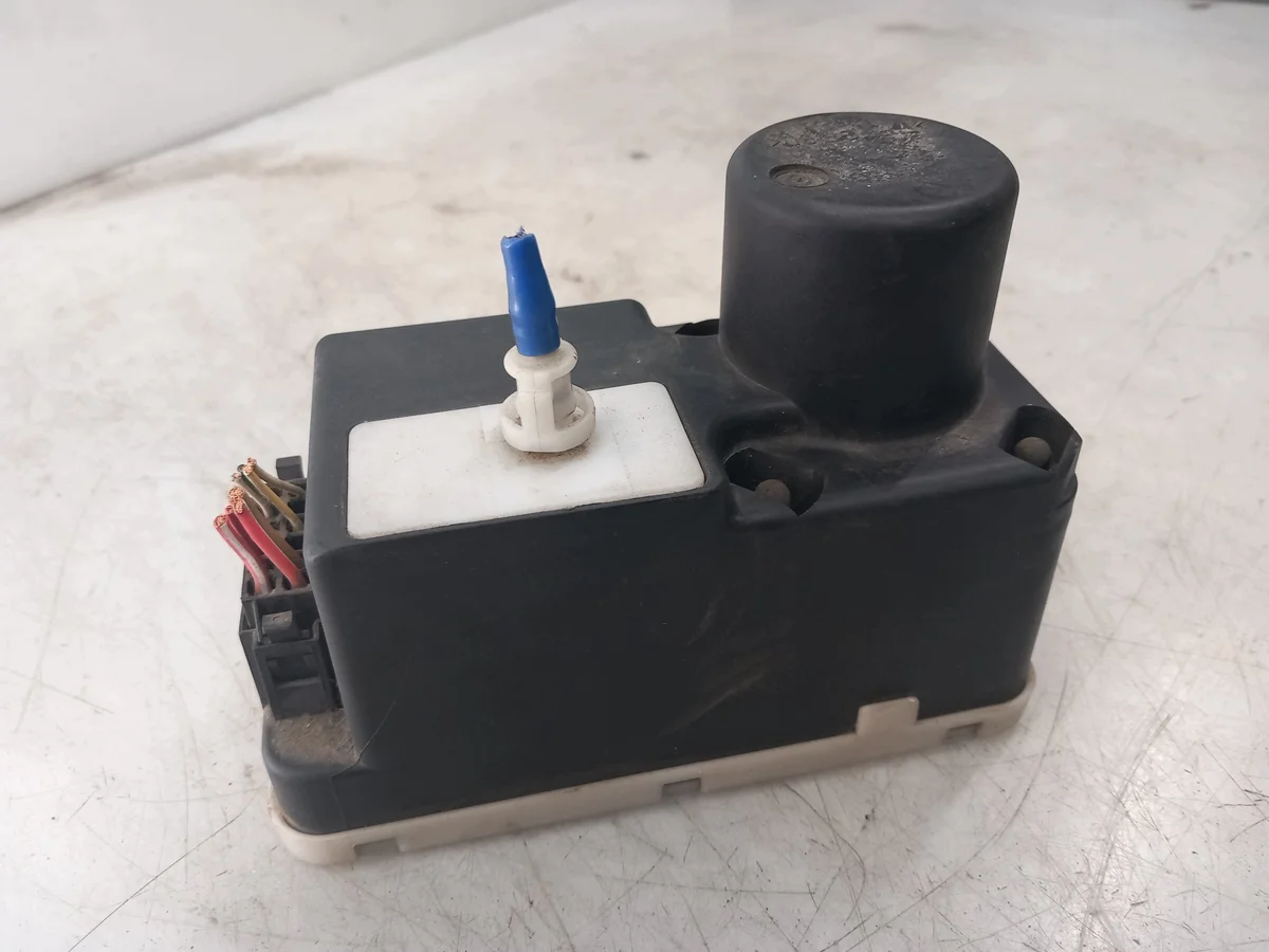 Volkswagen Polo Pompe de verrouillage central 6N0962257A