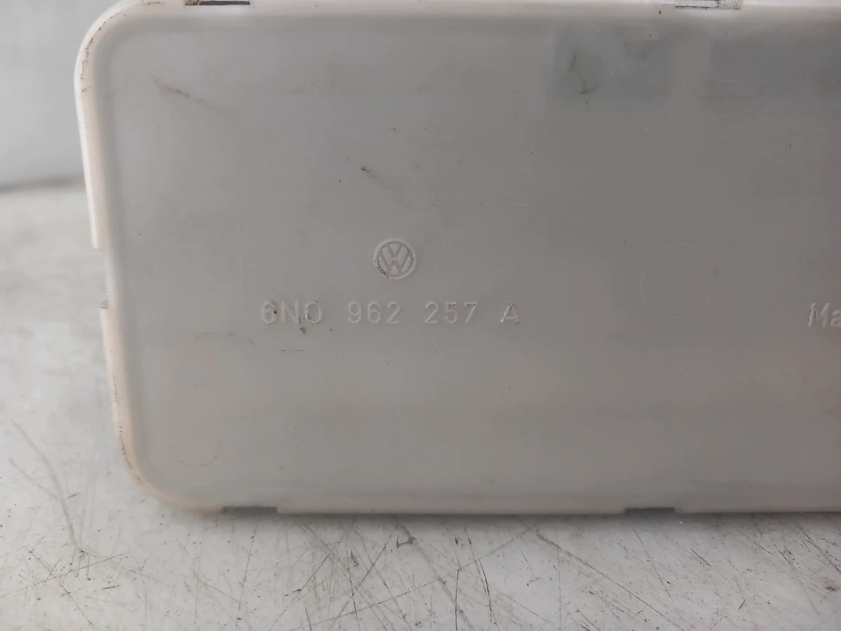 Volkswagen Polo Pompe de verrouillage central 6N0962257A