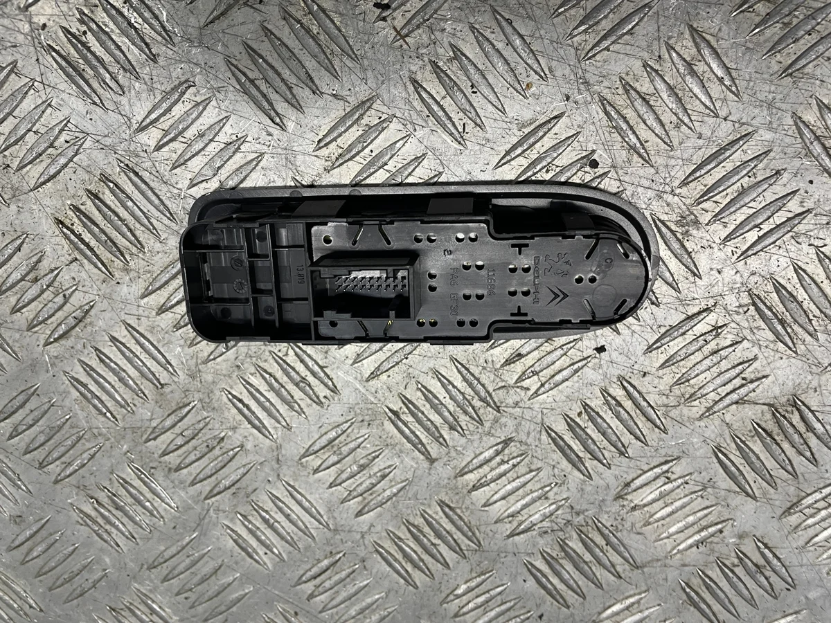 Peugeot 308 T7 Driver Window Switch 563456456546 thumbnail 3