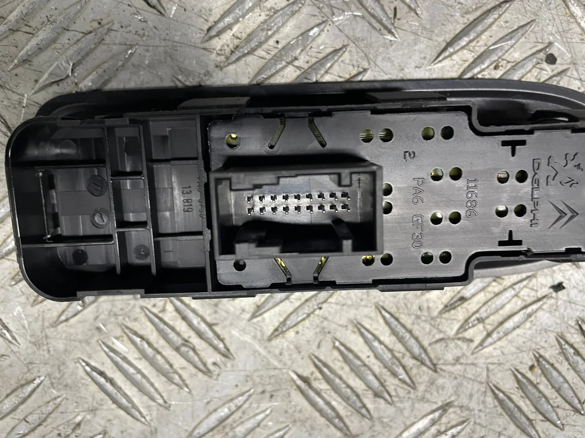 Peugeot 308 T7 Driver Window Switch 563456456546 thumbnail 4