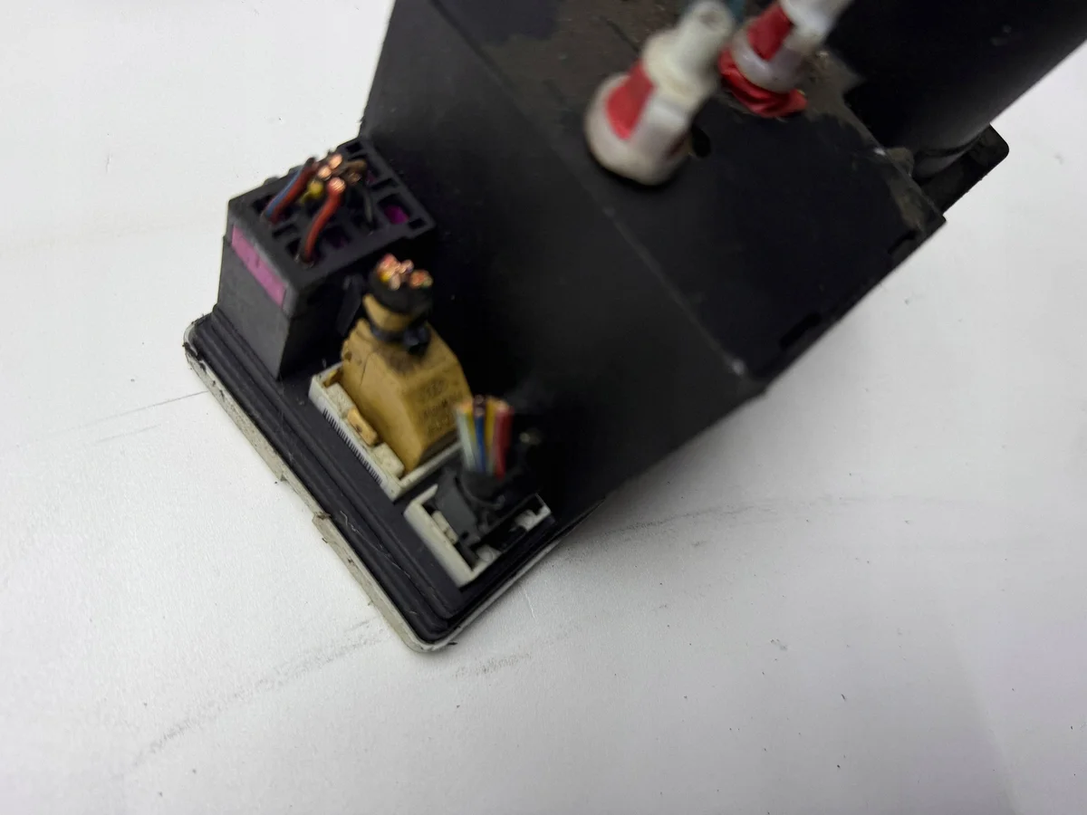Audi A4 B5 Central Locking Pump 8D0862257